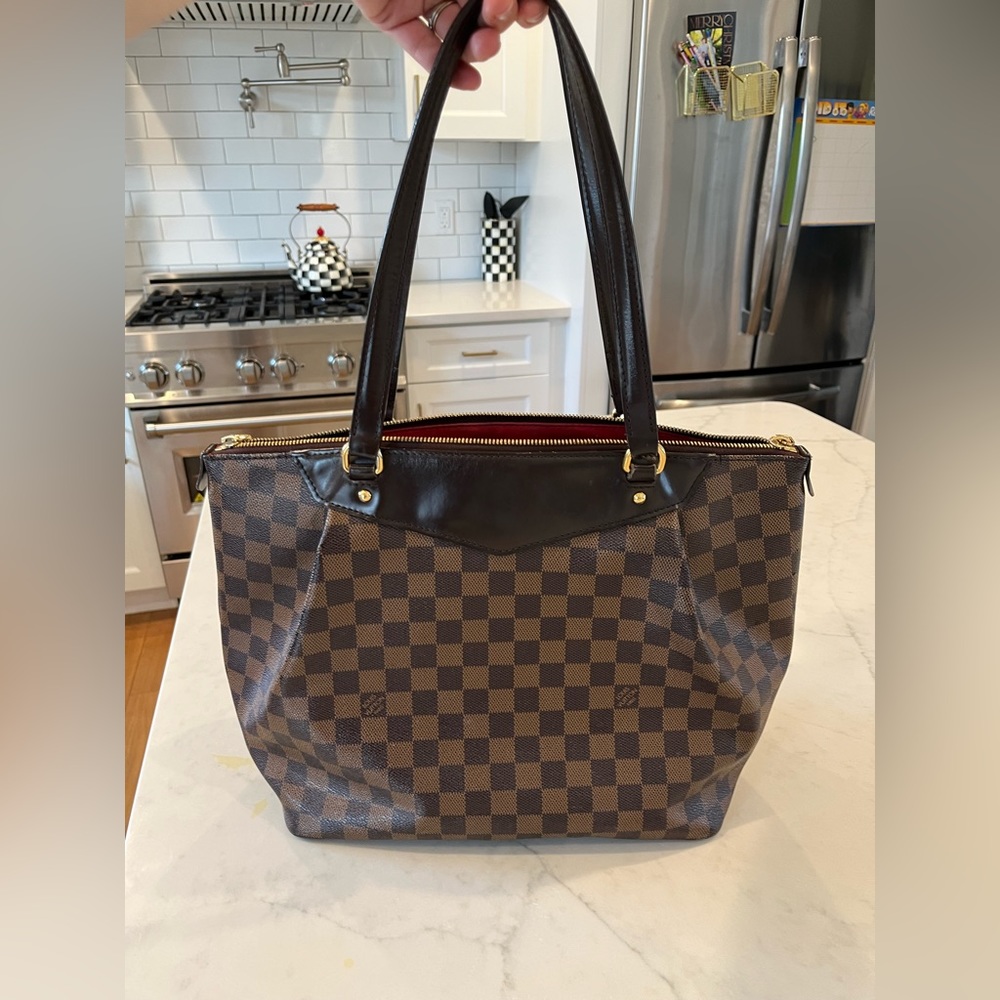 Lv shoulder bag. Lightly used as a diaper bag. A lot of space